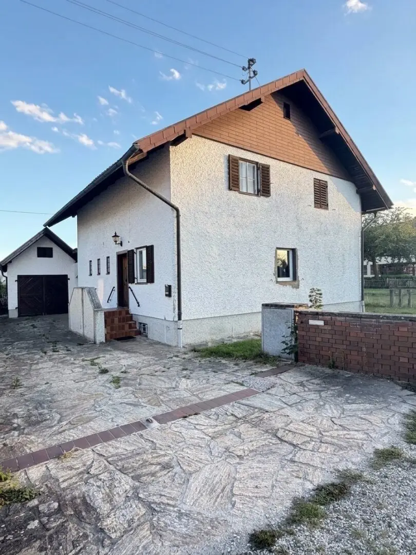 House in need of renovation in a good location