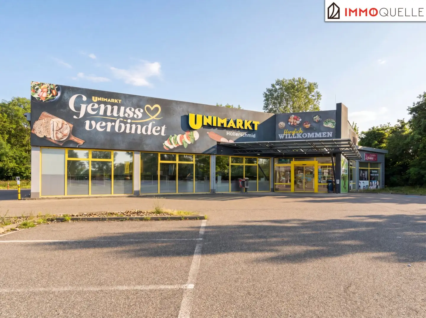 Etablierter Handelsstandort mit bestehender Kundenfrequenz - Bestandsfreie Geschäftsfläche in Krems mit ca. 1.013 m², großzügigem Grundstück, eigenen Parkplätzen, bestehender Handelswidmung, PV-Anlage und Elektrotankstellen