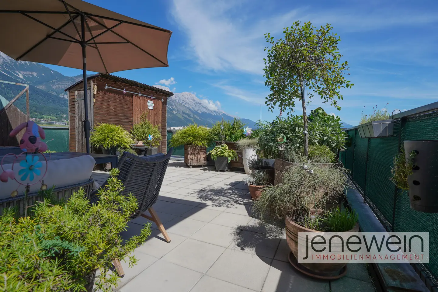 Bright penthouse with expansive terrace