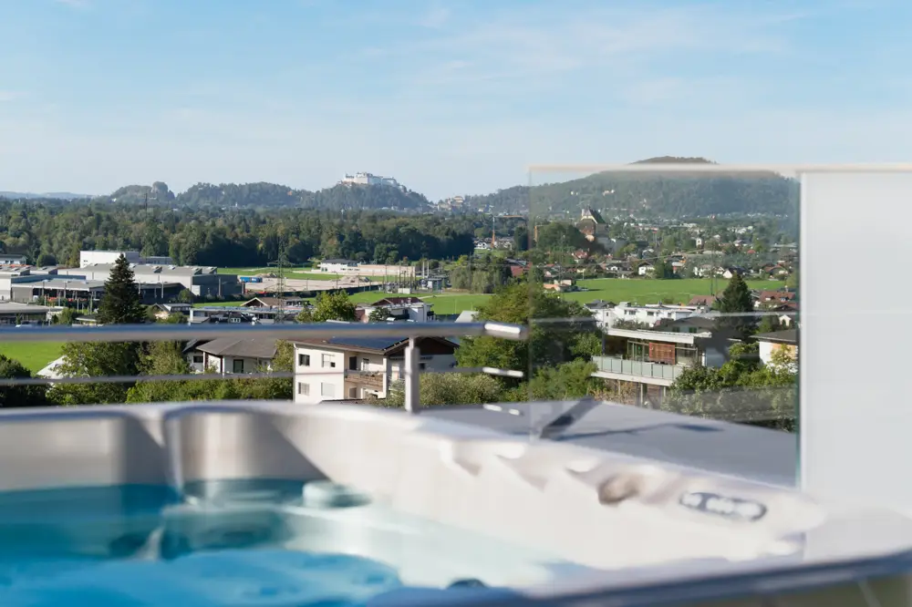 Penthouse mit großer Dachterrasse und Festungsblick