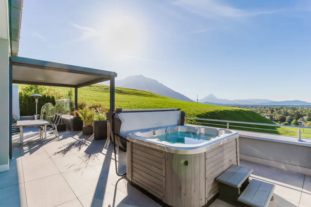 Penthouse mit großer Dachterrasse und Festungsblick