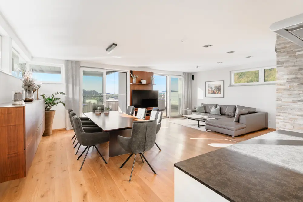 Penthouse mit großer Dachterrasse und Festungsblick