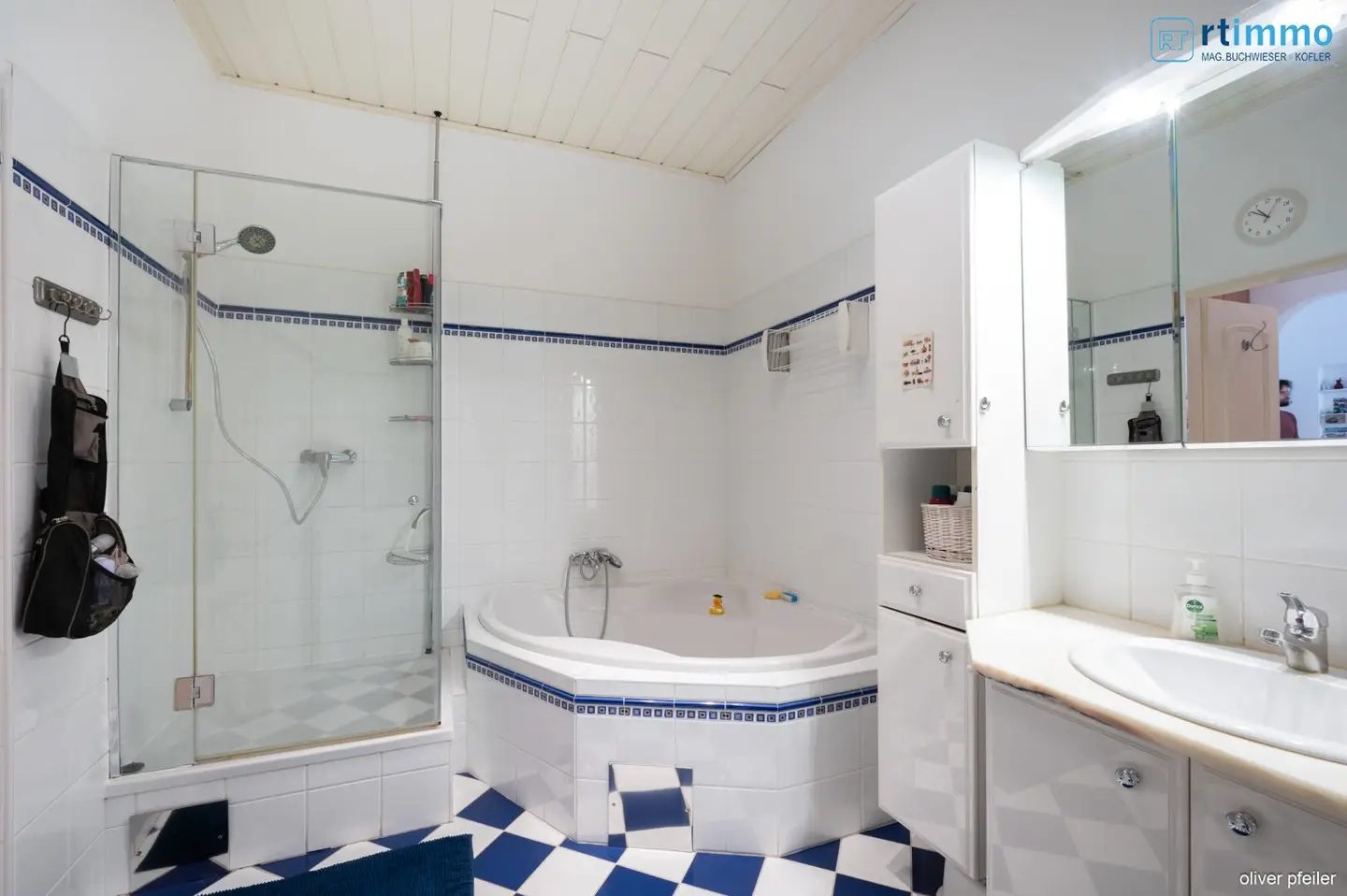 Viennese old building charm – spacious living between Belvedere and Main Station
