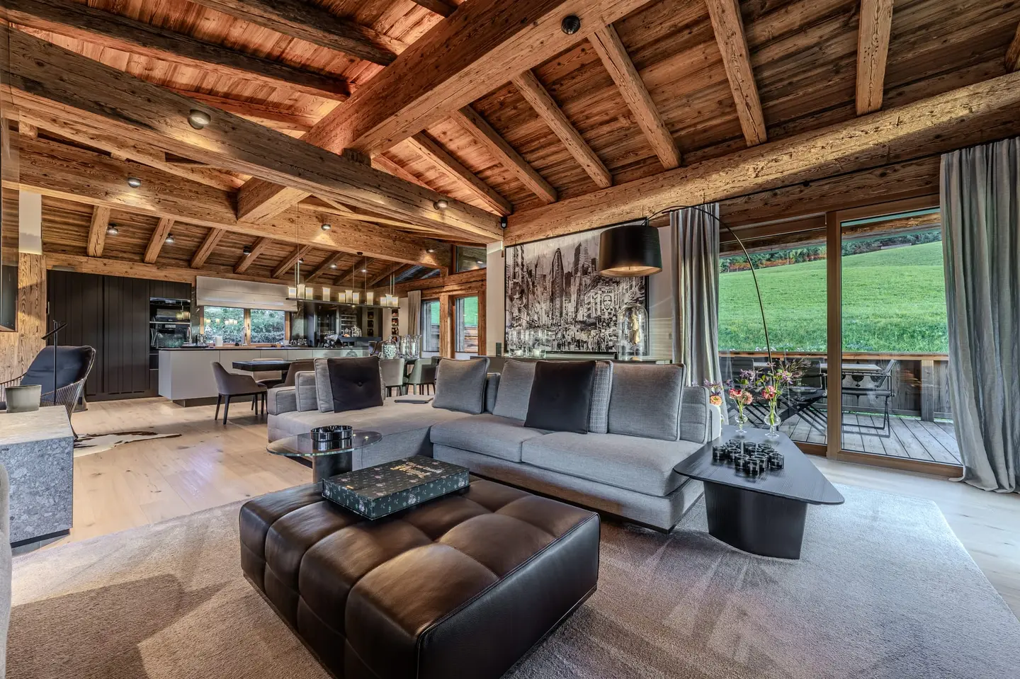 Vacation apartment near ski slopes with sauna and garage