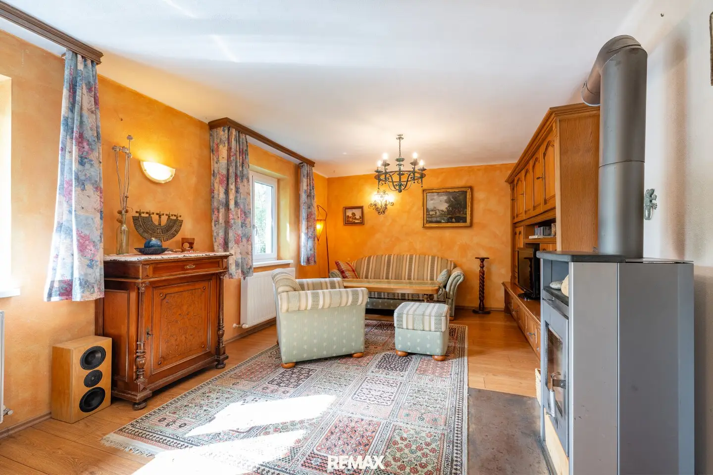 Single-family house with large garden, wood-burning stove and garage in Salzburg-Liefering