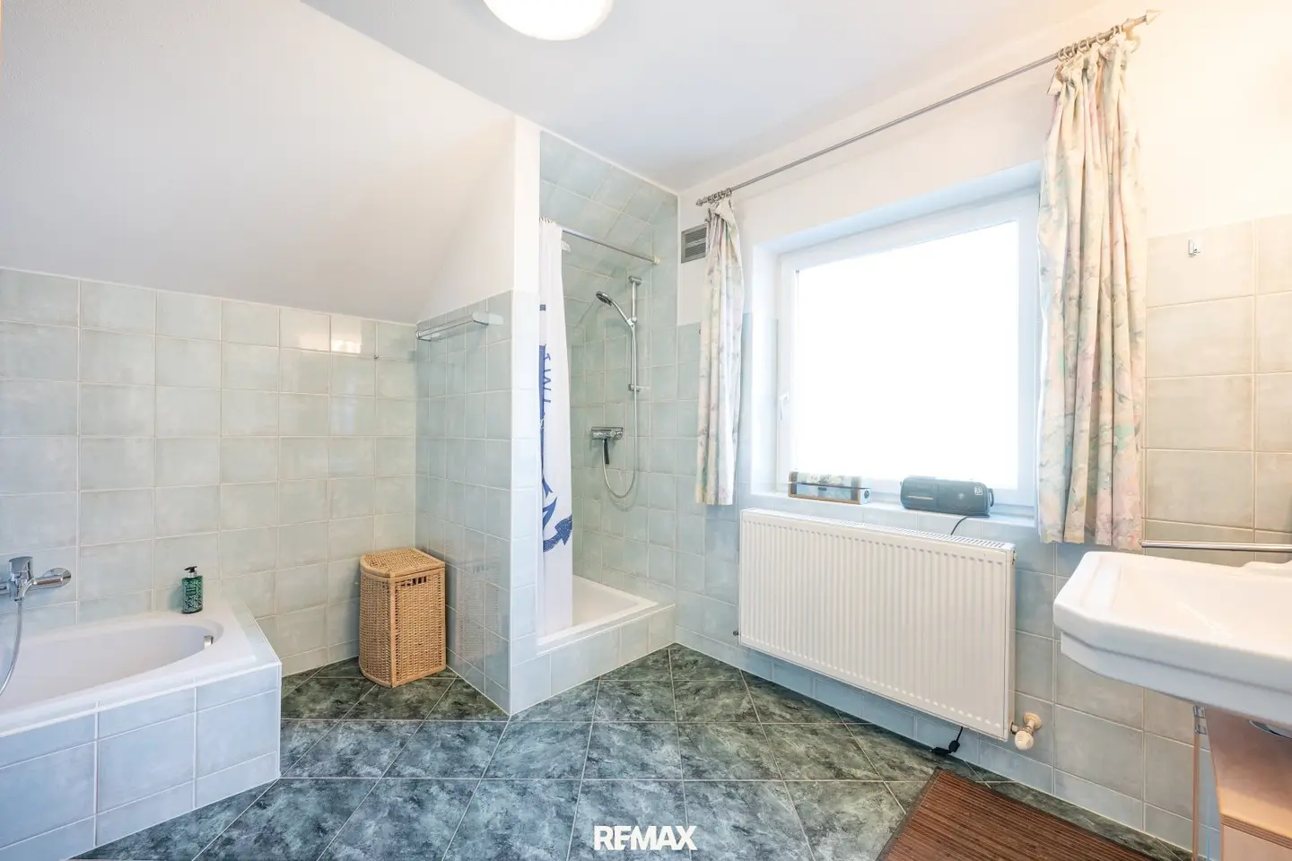 Single-family house with large garden, wood-burning stove and garage in Salzburg-Liefering