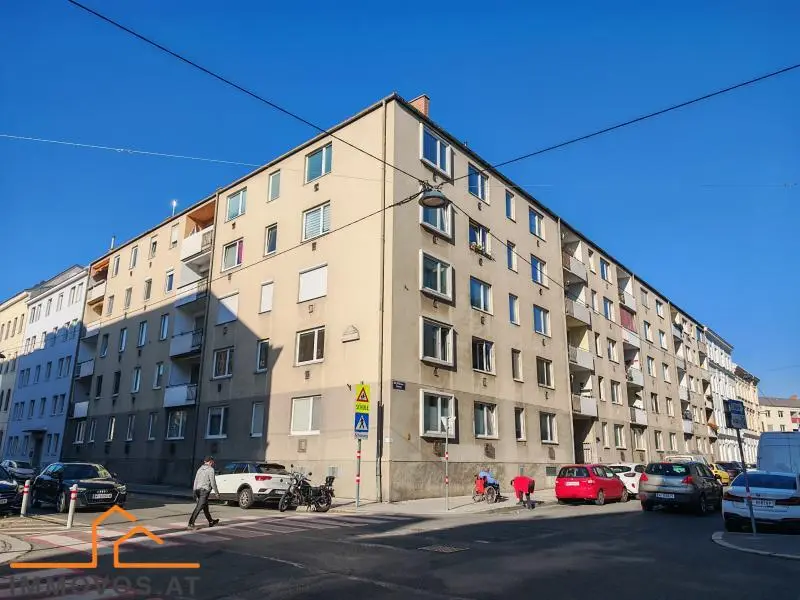 Modernisierte Wohnung mit Loggia und Lift