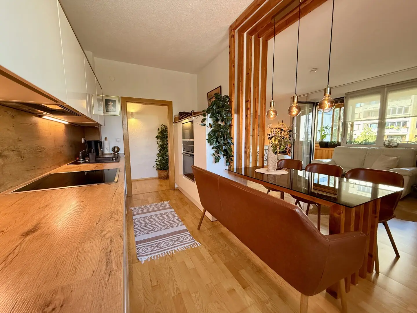 Viel Platz für die Familie – umfassend sanierte Wohnung mit zwei Loggien!