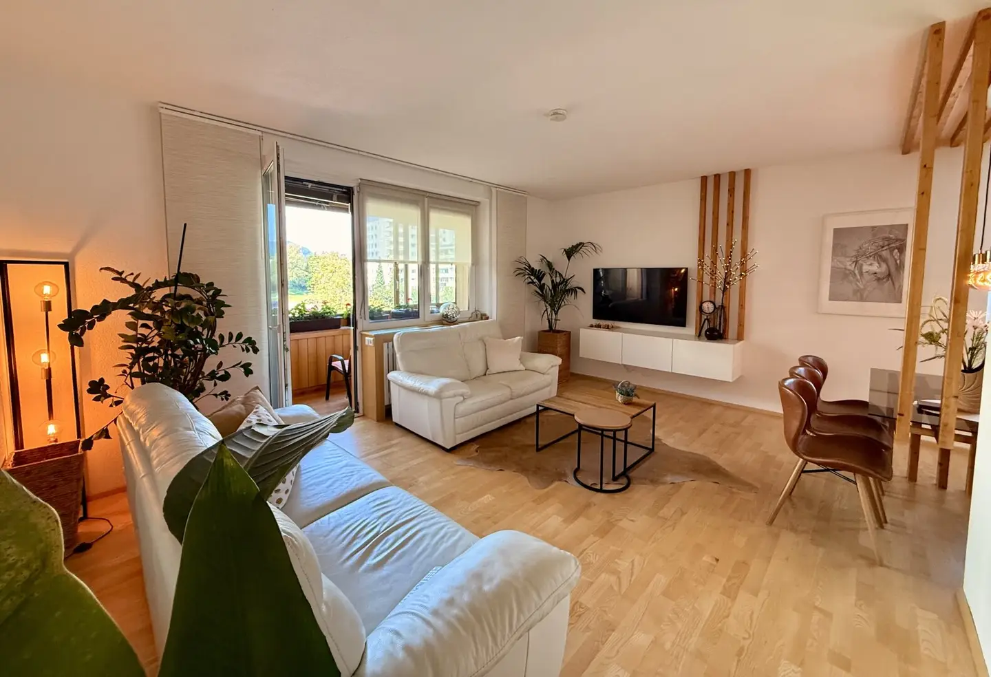 Viel Platz für die Familie – umfassend sanierte Wohnung mit zwei Loggien!