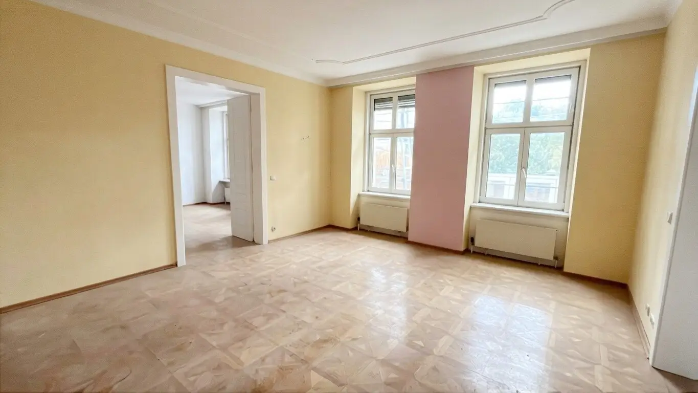 Herrschaftlich wohnen im Servitenviertel! Sanierungsbedürftige 142m² Altbauwohnung mit Terrasse!