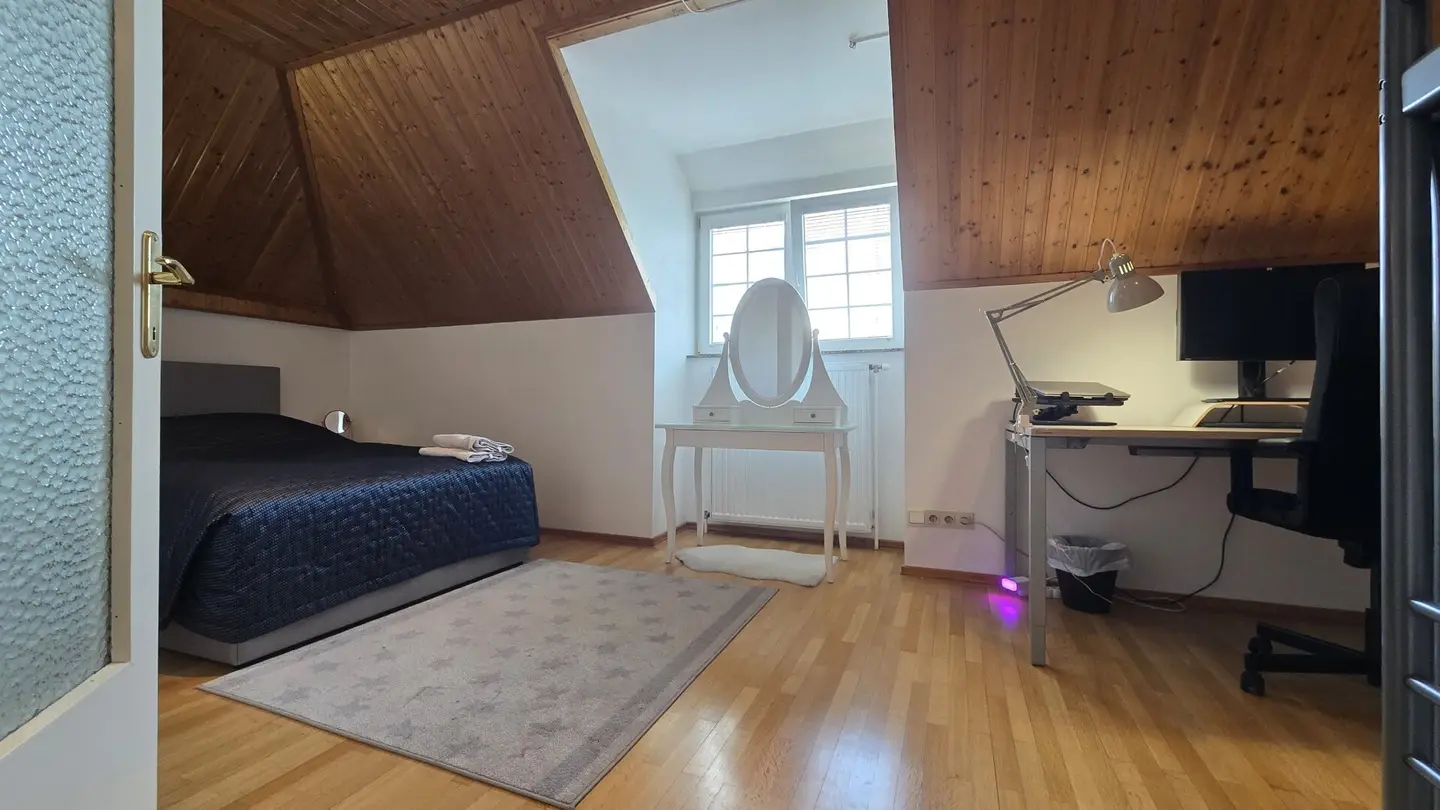 Wohnen mit Urlaubsgefühl – großzügiges Einfamilienhaus mit Pool, Naturteich und viel Privatsphäre - südseitig &amp; in 20min zur Innenstadt