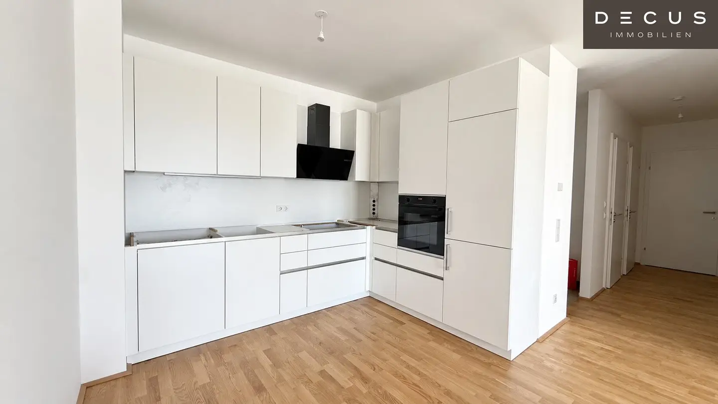 FIRST OCCUPANCY 3 ROOM AVAILABLE IMMEDIATELY OUTDOOR AREA