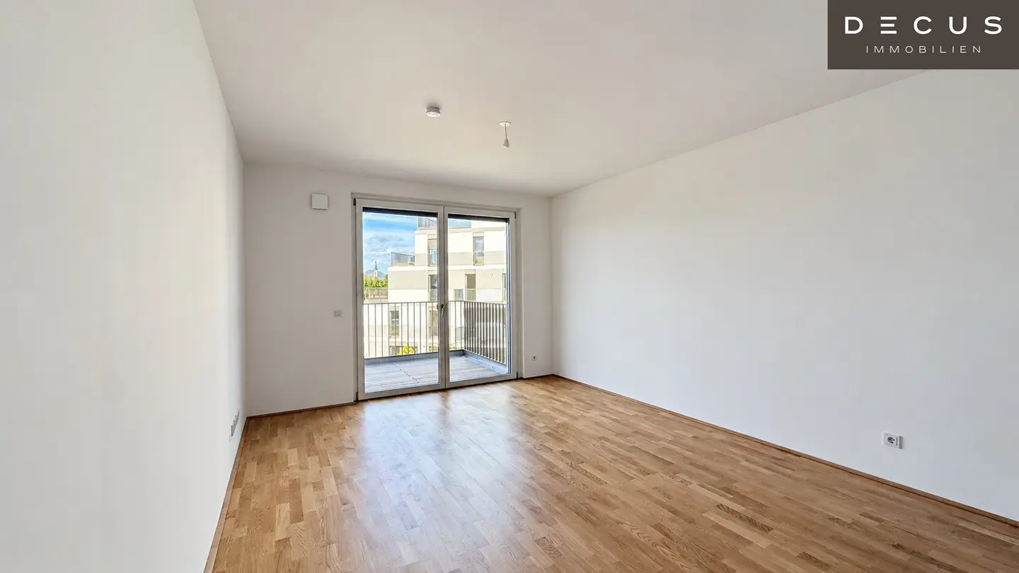 FIRST OCCUPANCY 3 ROOM AVAILABLE IMMEDIATELY OUTDOOR AREA