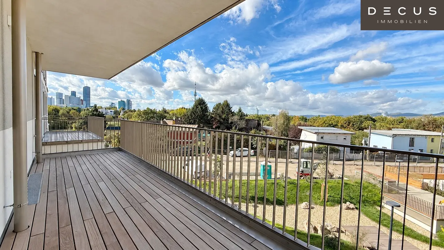 FIRST OCCUPANCY 3 ROOM AVAILABLE IMMEDIATELY OUTDOOR AREA
