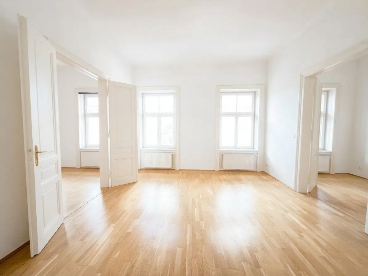 Repräsentative 5-Zimmer-Altbauwohnung im Servitenviertel mit Loggia! Sanierungsbedürftig!