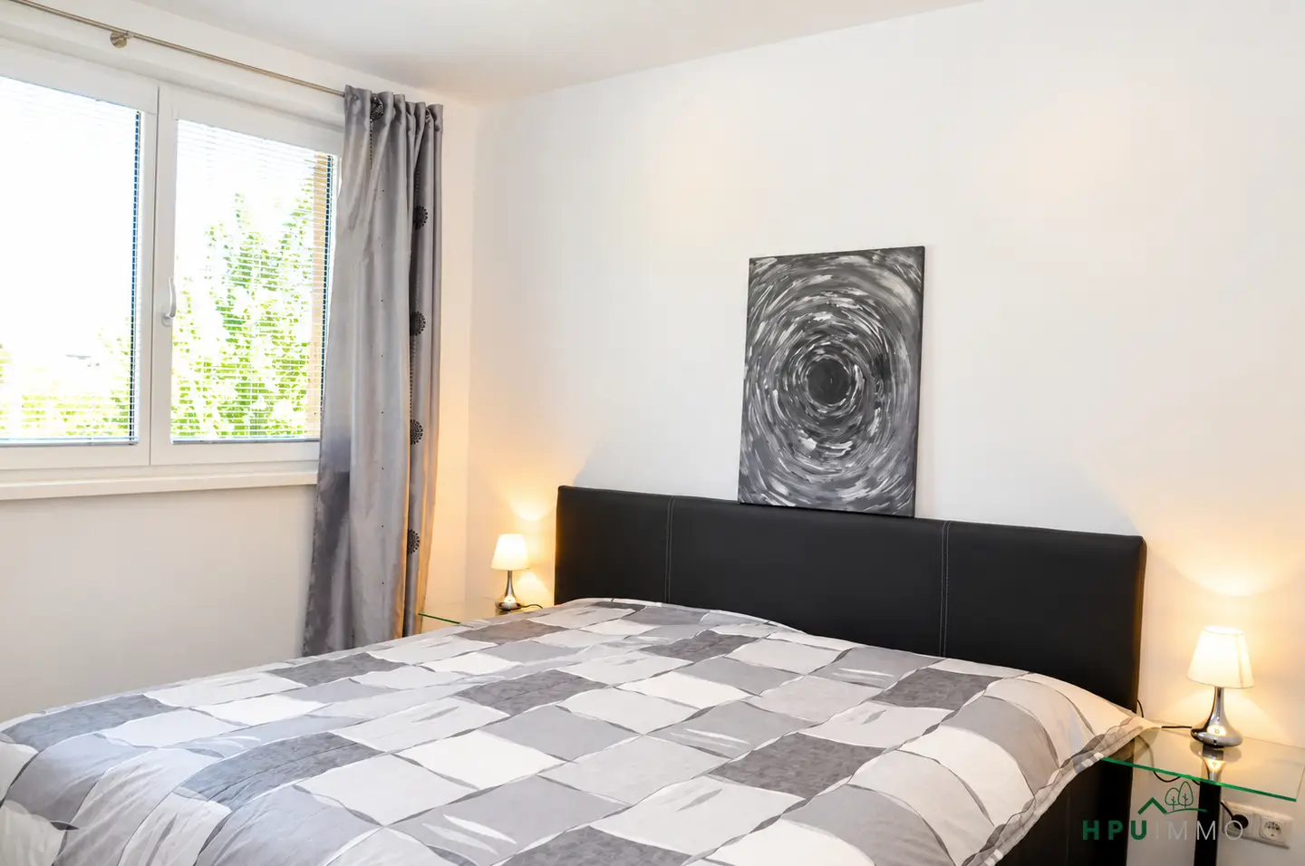 Lichtdurchflutete Wohnung mit Balkon und Bergblick