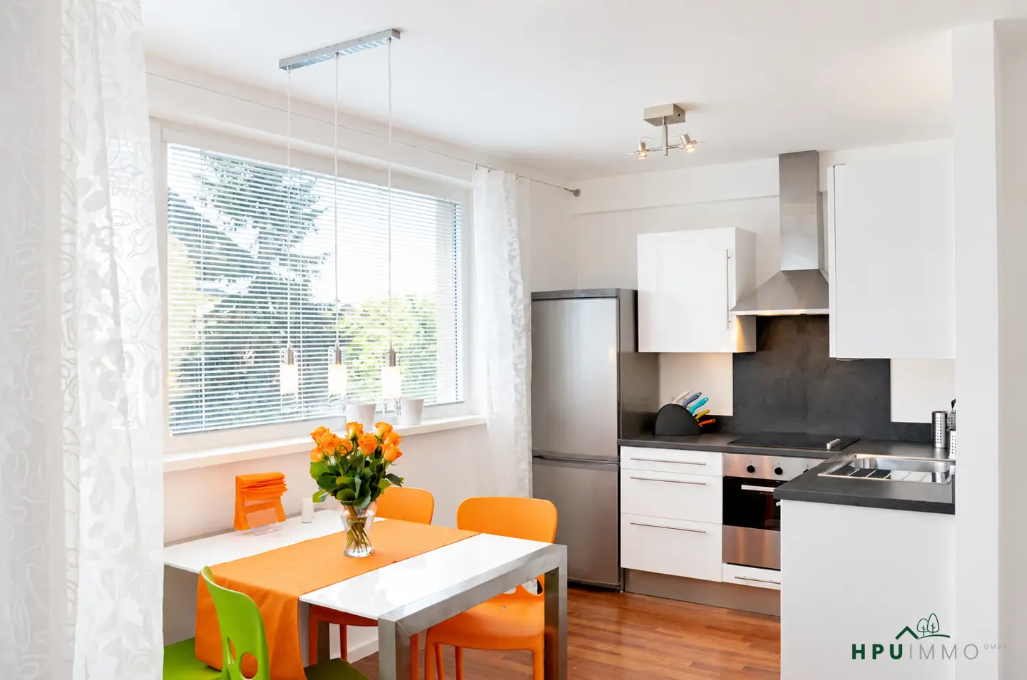 Lichtdurchflutete Wohnung mit Balkon und Bergblick