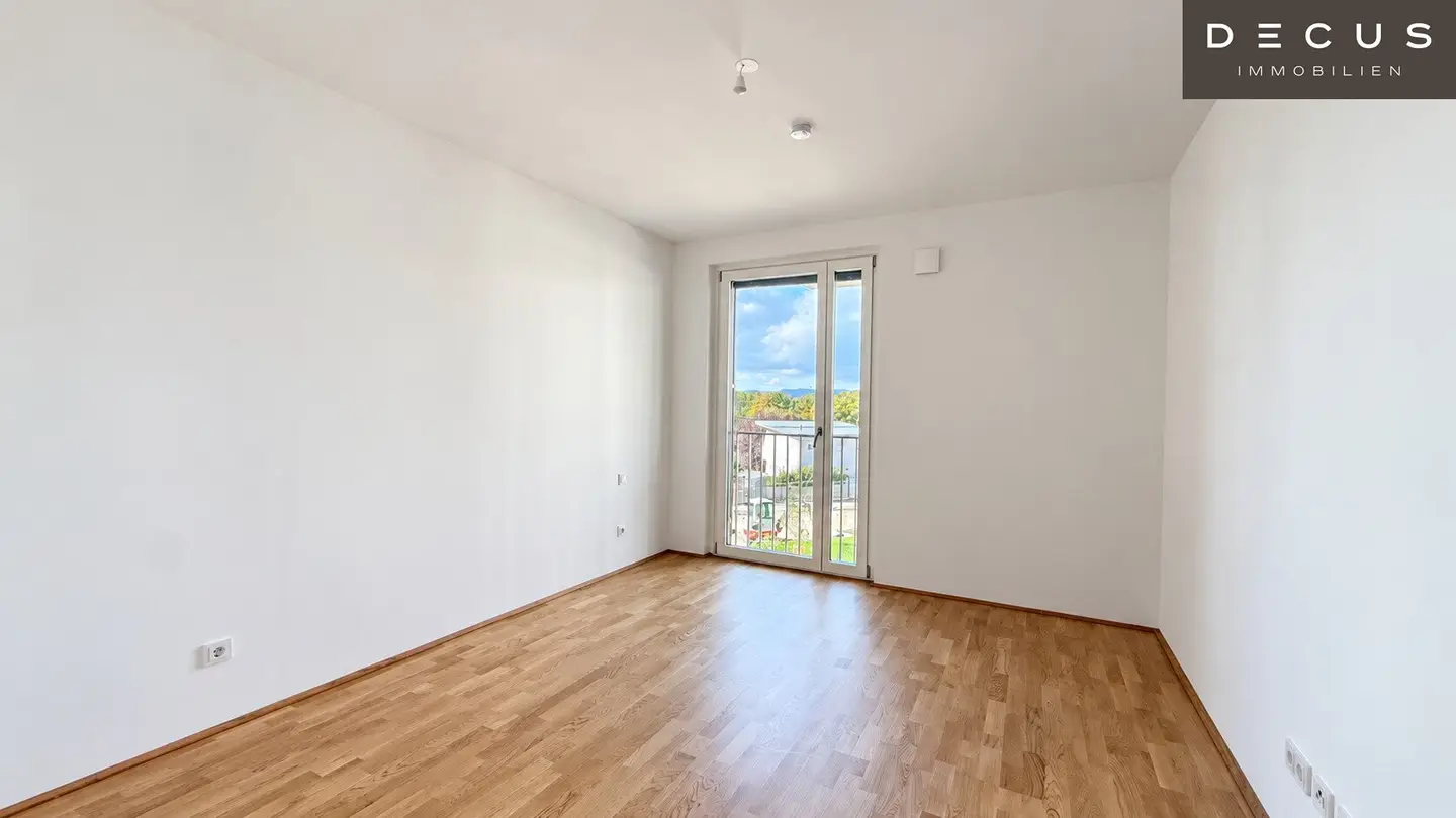 FIRST OCCUPANCY 2 ROOM AVAILABLE IMMEDIATELY OUTDOOR AREA
