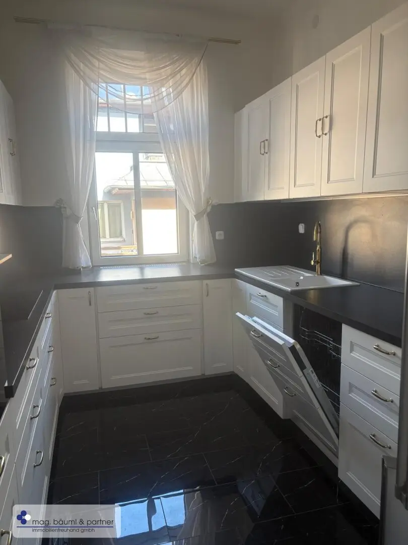 Moderne 5 Zimmer Wohnung im Altbau mit Aussenflächen und Gartennutzung