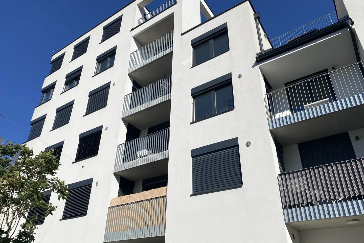 Smart Wohnung with large loggia and two entrances