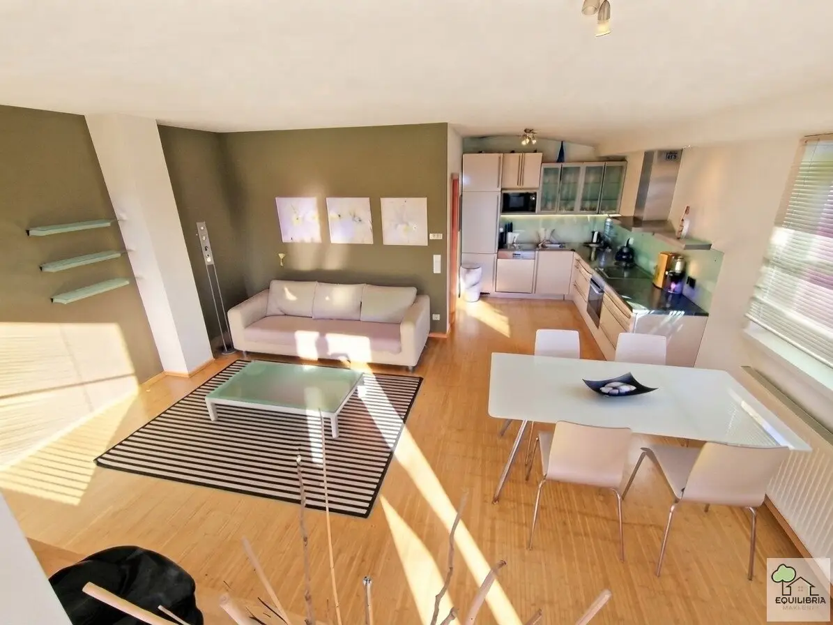 HELLE 3-ZIMMER-WOHNUNG MIT ZWEI BALKONEN UND SCHÖNEM GRÜNBLICK inkl. GARAGE