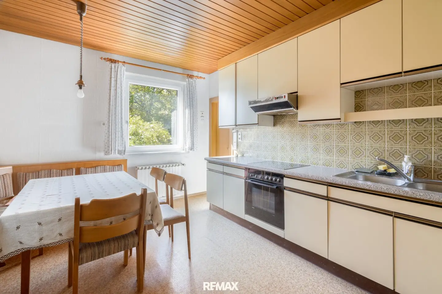 Ein- bis Zweifamilienhaus mit großem Grundstück und viel Potenzial in Puchenau