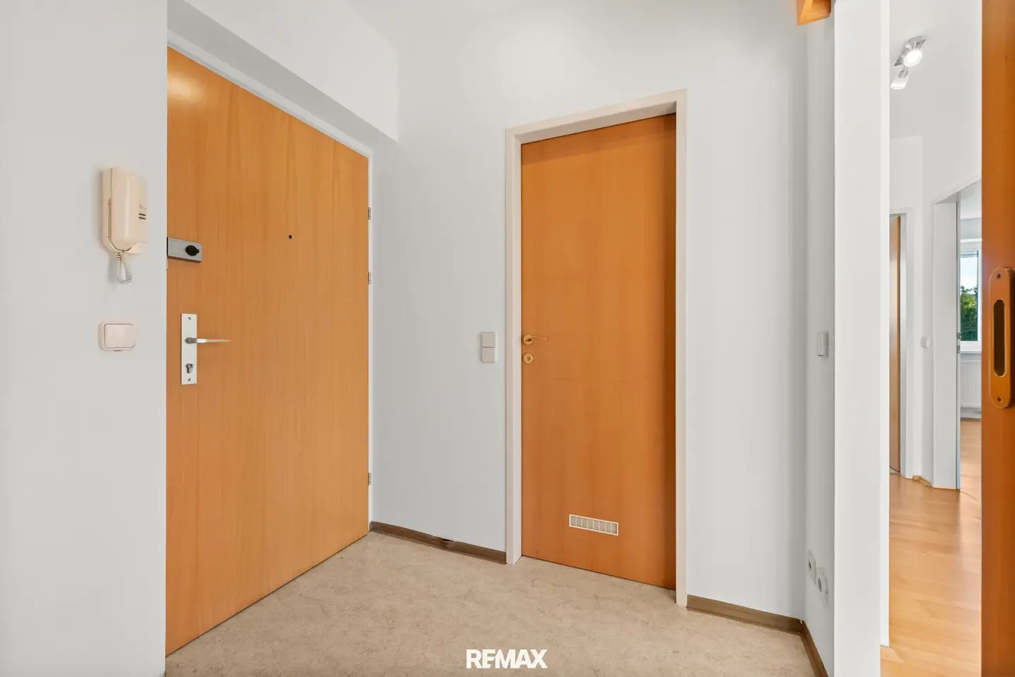 Helle 2-Zimmer-Wohnung mit großzügiger Loggia