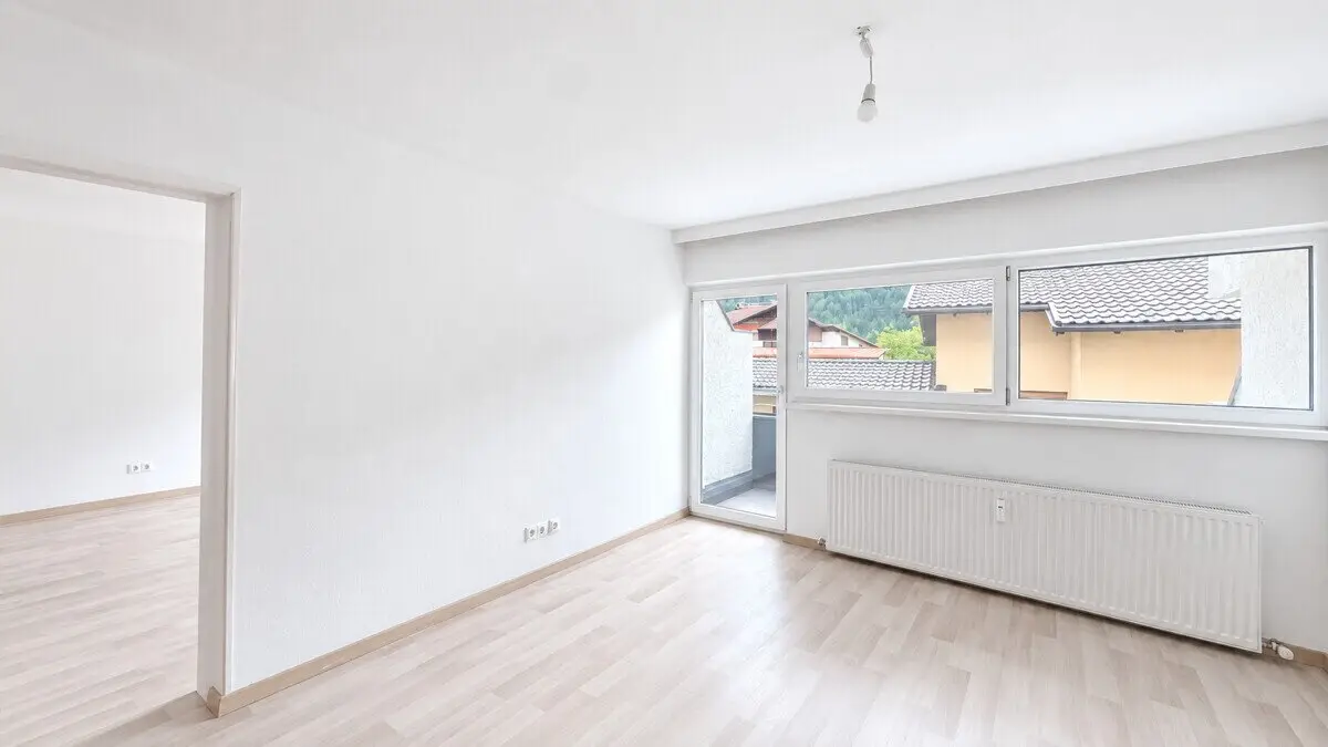 Fulpmes: Spacious 3-room apartment with two balconies in central location