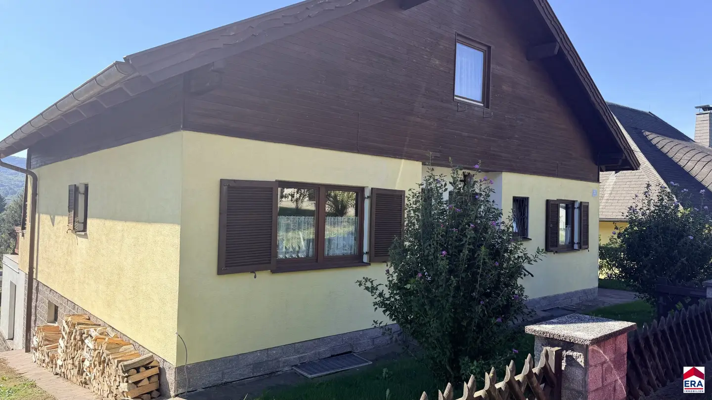 Großzügiges 4-Zimmer-Einfamilienhaus mit Terrasse und Garage in Ruhelage von Neulengbach mit Fernsicht!