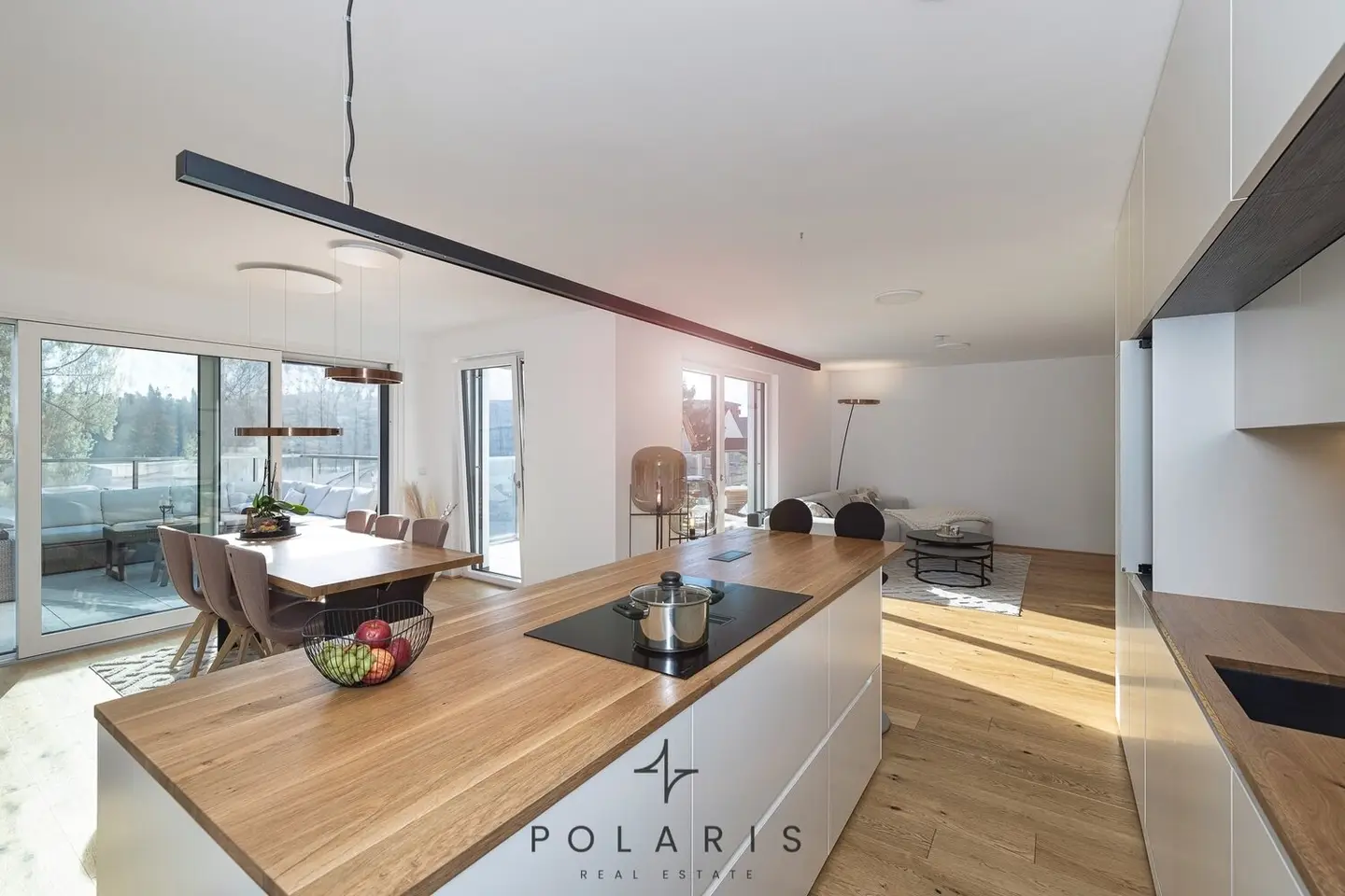 Urban retreat with design soul – Glorit penthouse near Kagraner Platz