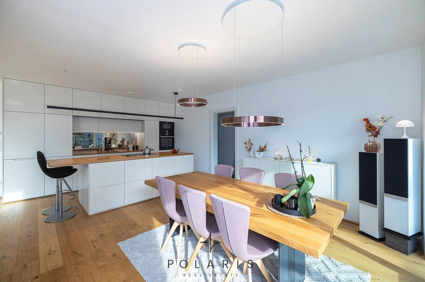 Urban retreat with design soul – Glorit penthouse near Kagraner Platz