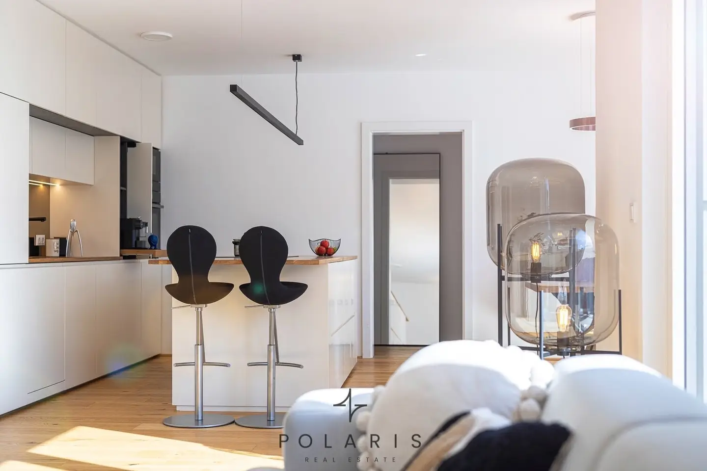 Urban retreat with design soul – Glorit penthouse near Kagraner Platz