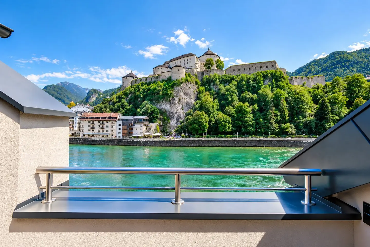 Living above the roofs of Kufstein – Exclusive maisonette penthouse with dreamlike fortress and Inn views