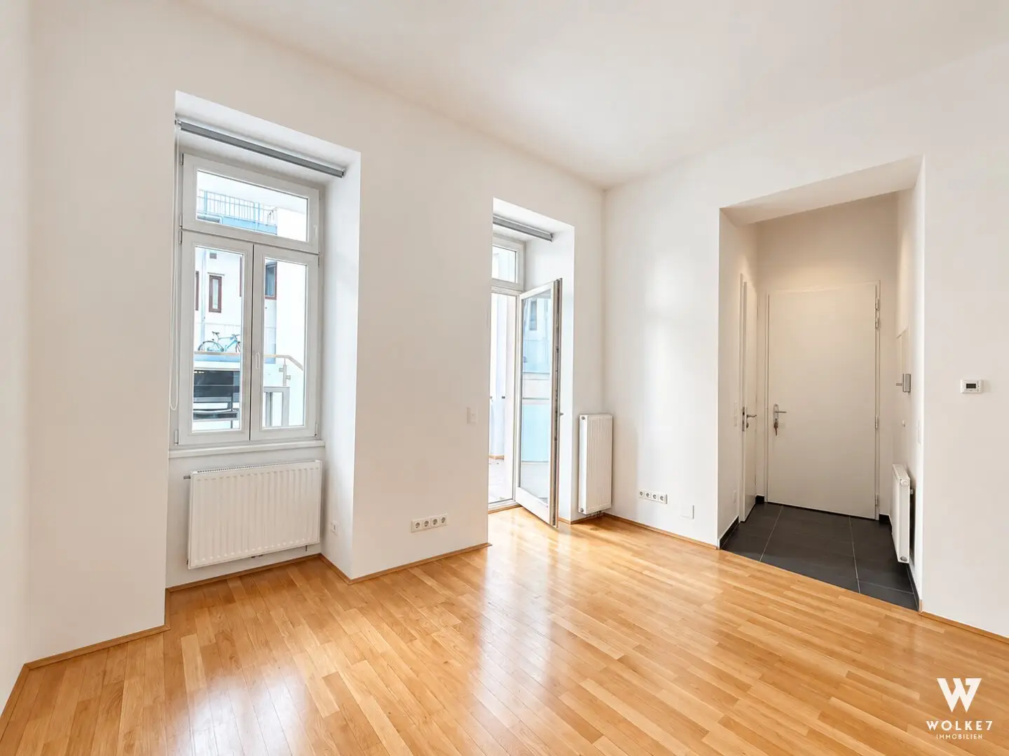Charmante 2-Zimmer-Altbauwohnung mit großem Balkon in ruhiger Hoflage I U4 Nähe