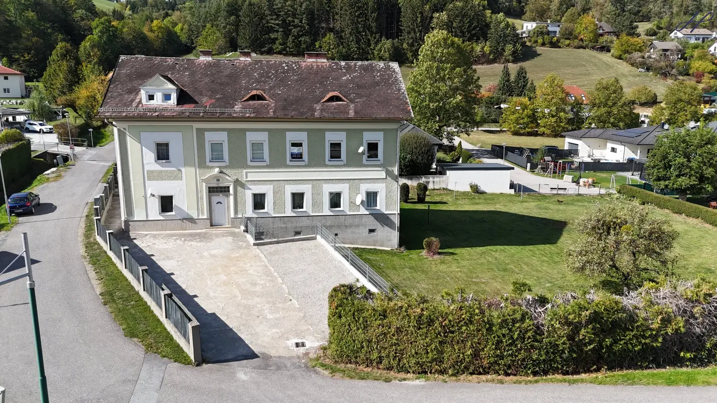 Zinshaus mit 6 Wohneinheiten &amp; Ausbaupotenzial in Kirchschlag – 1.060 m² Baugrund – € 295.000,–