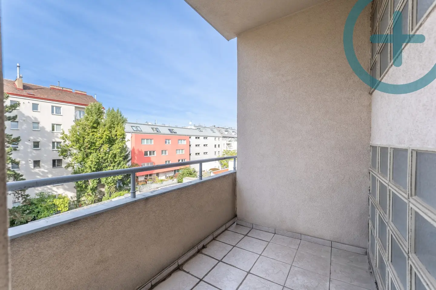 Lichtdurchflutete Wohnung mit Loggia und Lift