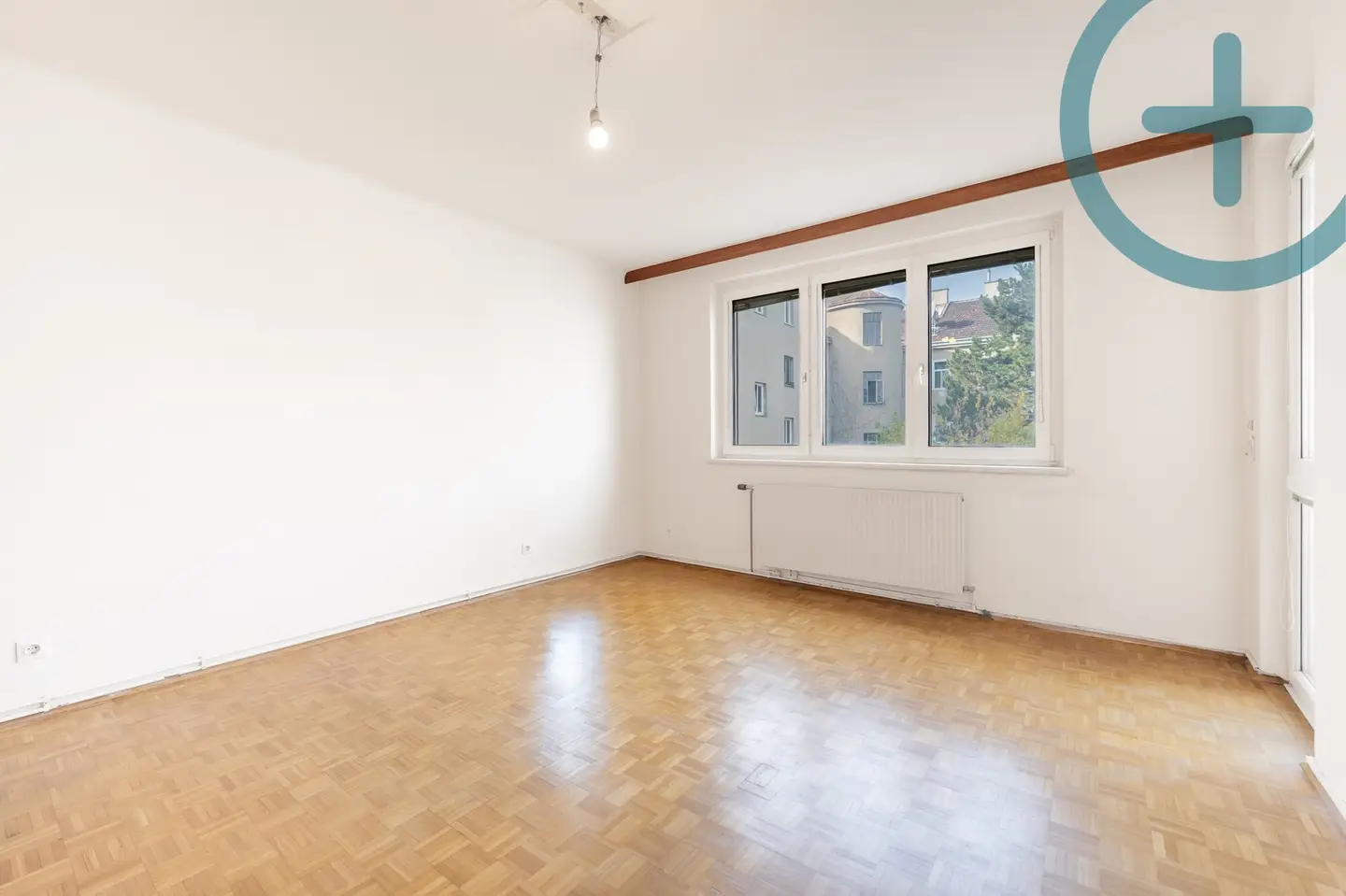 Lichtdurchflutete Wohnung mit Loggia und Lift
