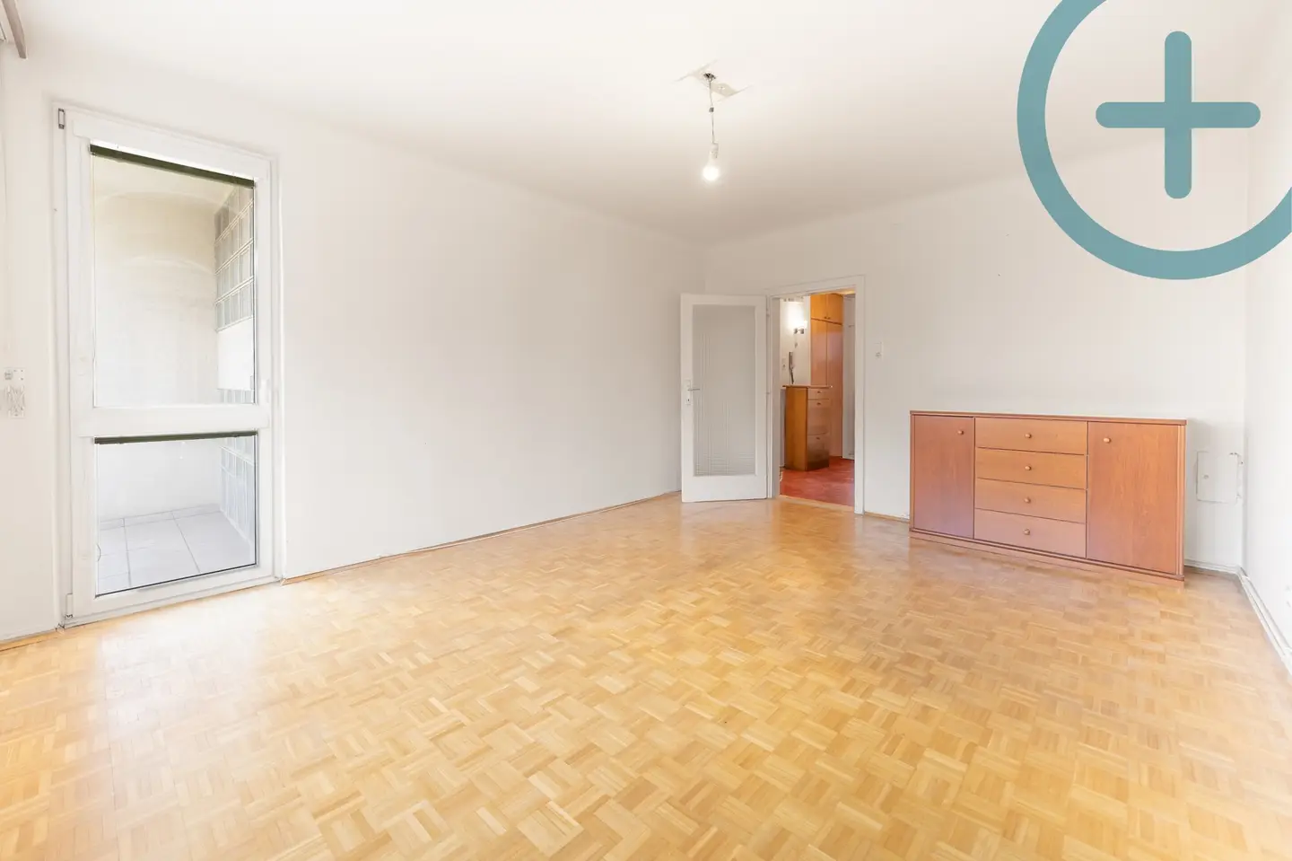 Lichtdurchflutete Wohnung mit Loggia und Lift