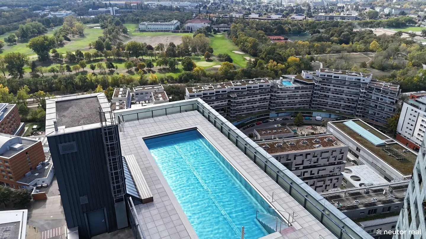 Exclusive maisonette with panoramic view, rooftop pool and concierge at Wienerberg