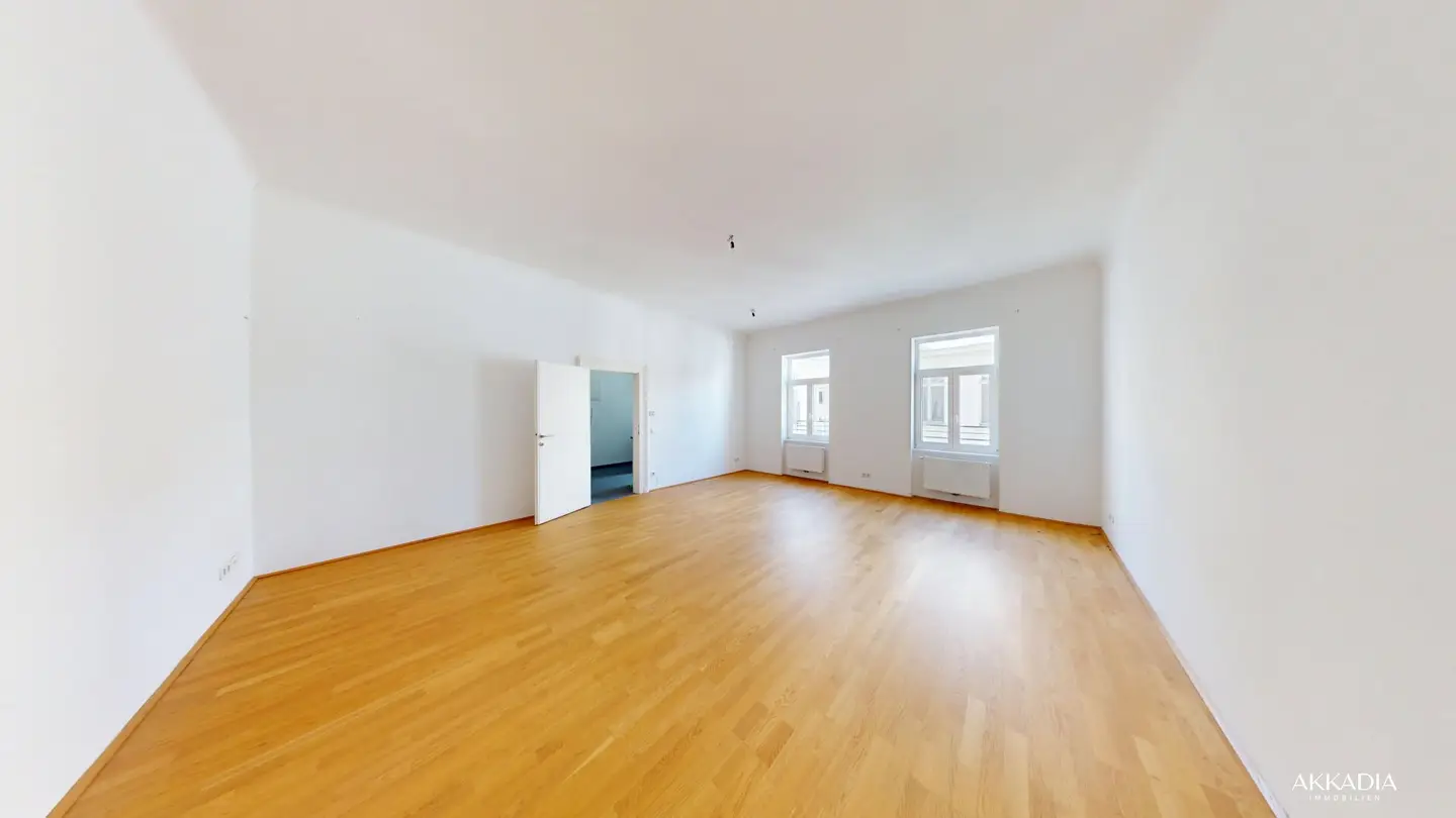 Spacious old building studio with 51 m² and great potential
