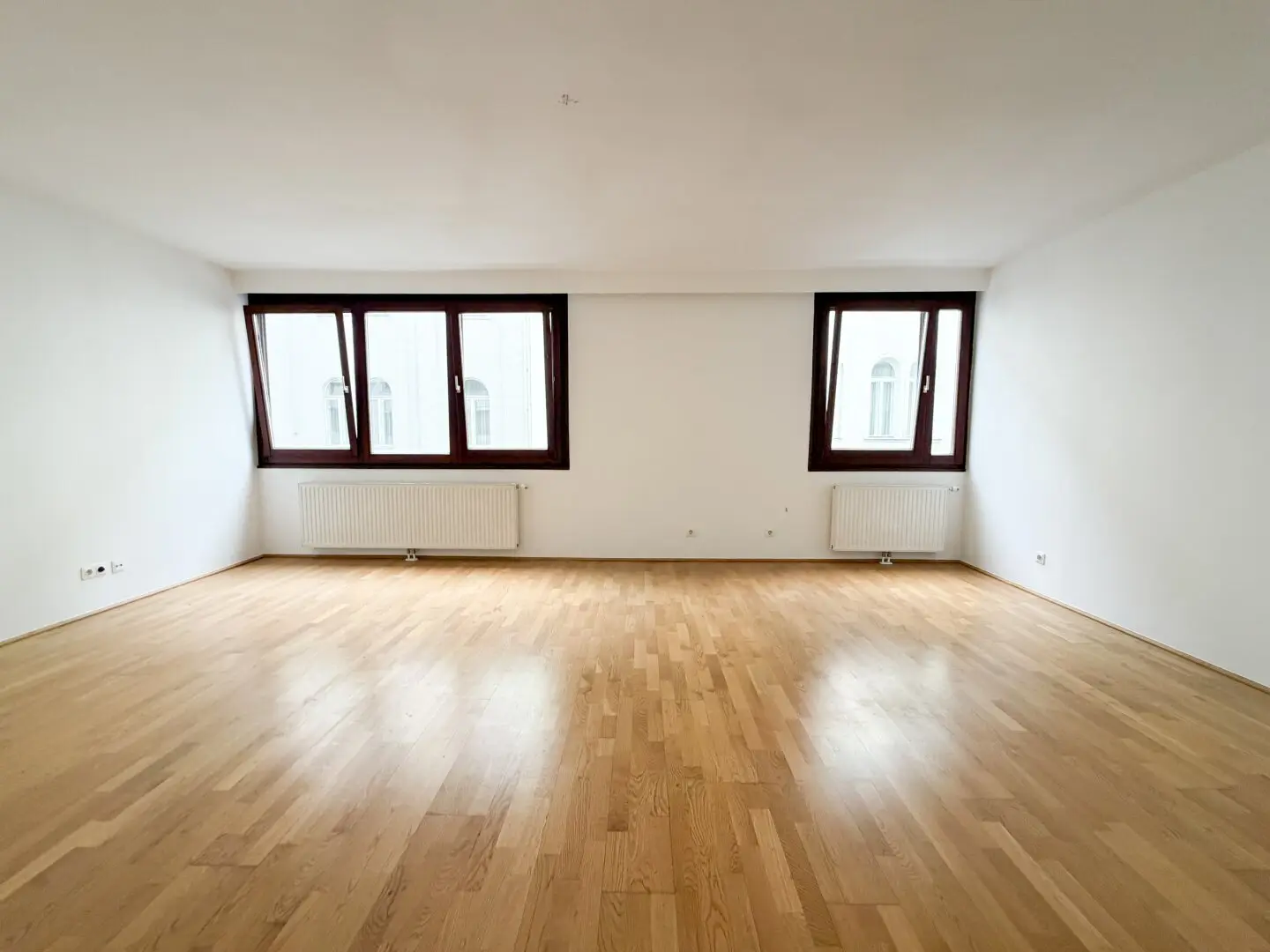 BOTSCHAFTSVIERTEL: HELLE 1-ZIMMER-WOHNUNG MIT SEPARATER KÜCHE NAHE MODENAPARK