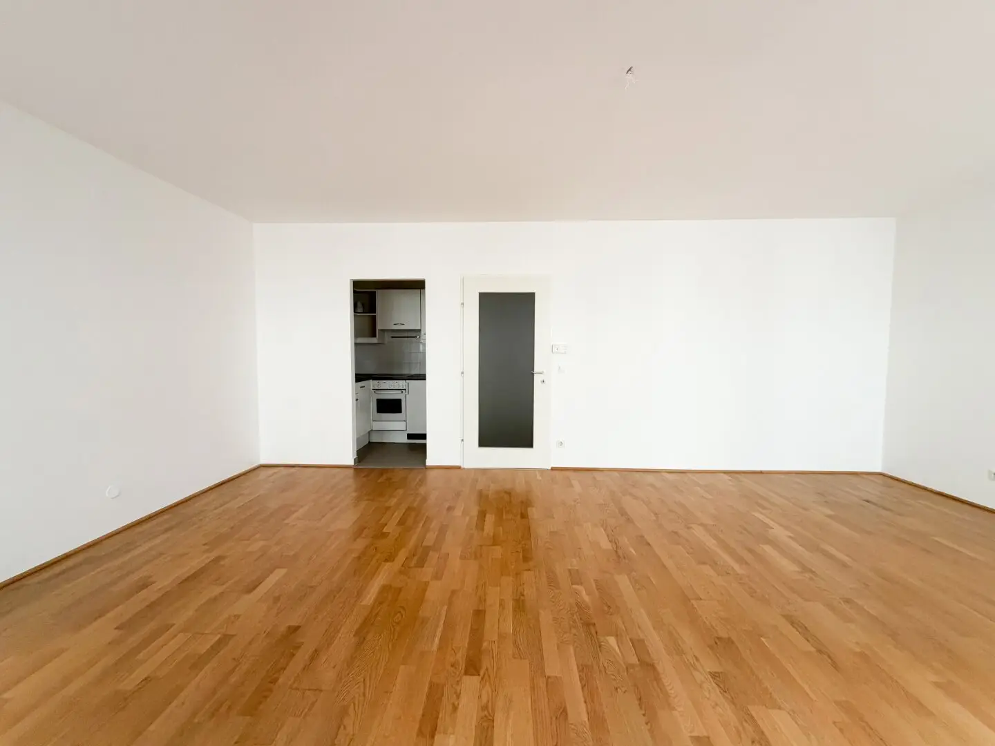BOTSCHAFTSVIERTEL: HELLE 1-ZIMMER-WOHNUNG MIT SEPARATER KÜCHE NAHE MODENAPARK