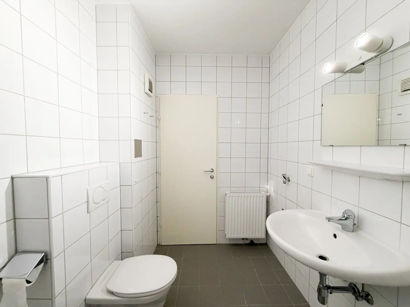 BOTSCHAFTSVIERTEL: HELLE 1-ZIMMER-WOHNUNG MIT SEPARATER KÜCHE NAHE MODENAPARK