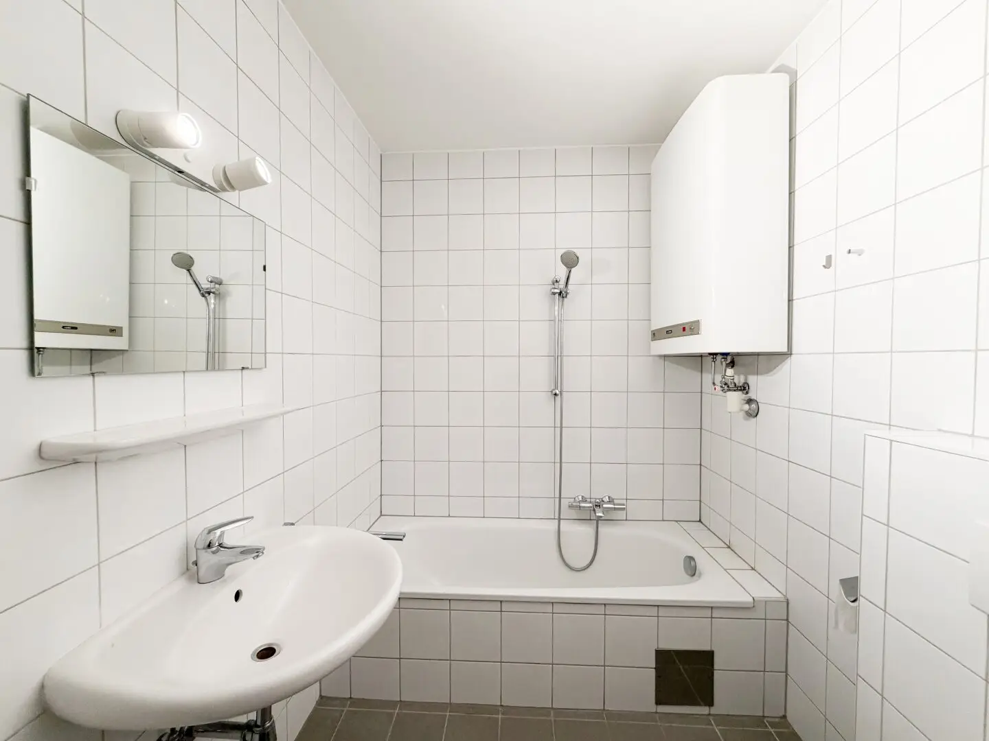 BOTSCHAFTSVIERTEL: HELLE 1-ZIMMER-WOHNUNG MIT SEPARATER KÜCHE NAHE MODENAPARK