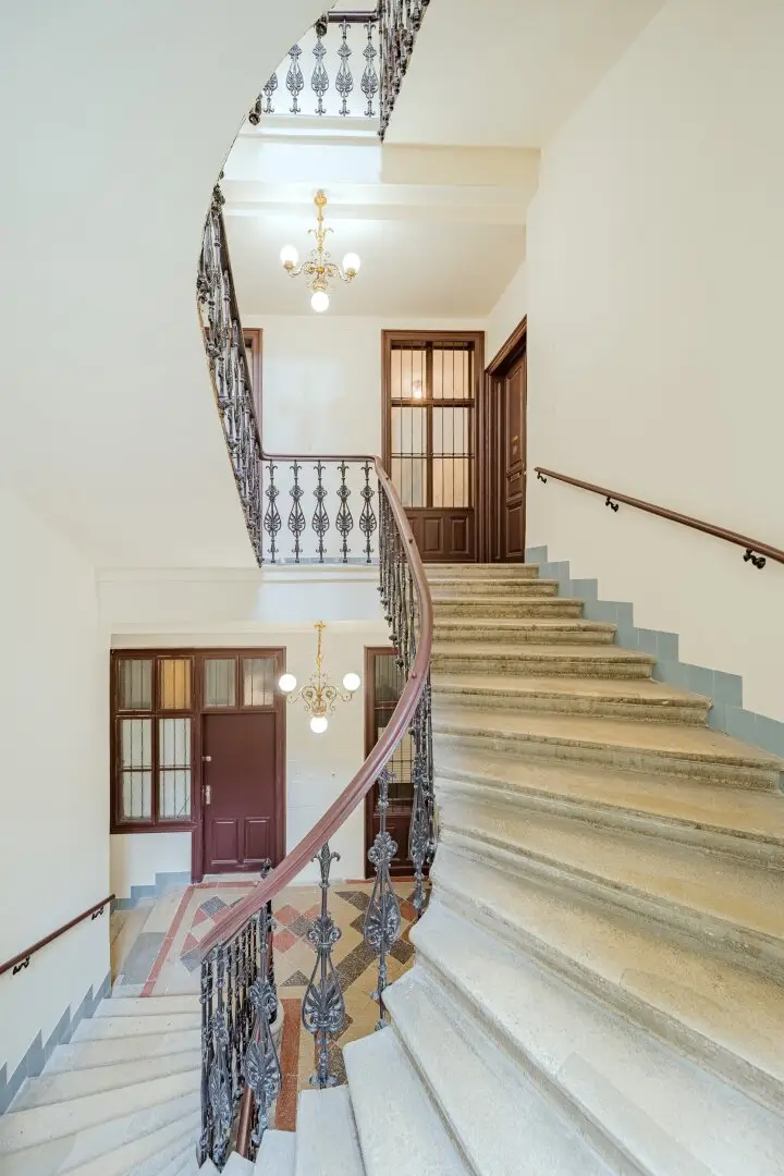OLD BUILDING JEWELS IN THE 9TH DISTRICT – TO BE RENOVATED – Your Chance for the Apartment of Your Dreams