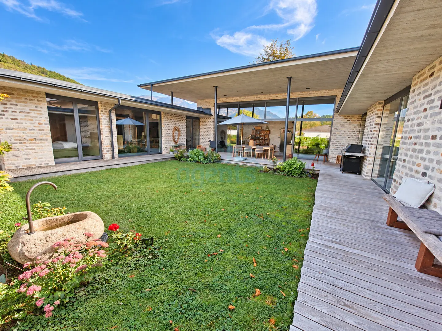 Wohnung ebenerdig mit 4 m Decken und großer Terrasse