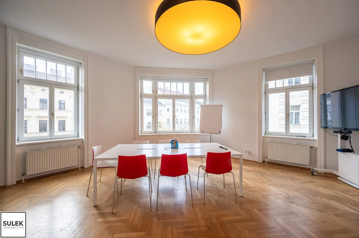 Mariahilfer Straße: Büro mit guter Raumaufteilung, 7 Zimmern und perfekter Anbindung - ab Neujahr!