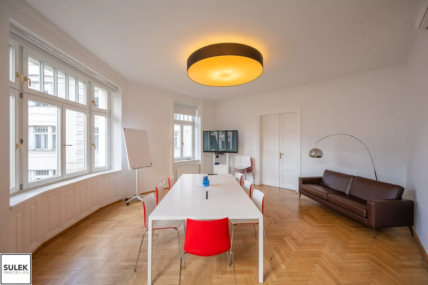 Mariahilfer Straße: Büro mit guter Raumaufteilung, 7 Zimmern und perfekter Anbindung - ab Neujahr!