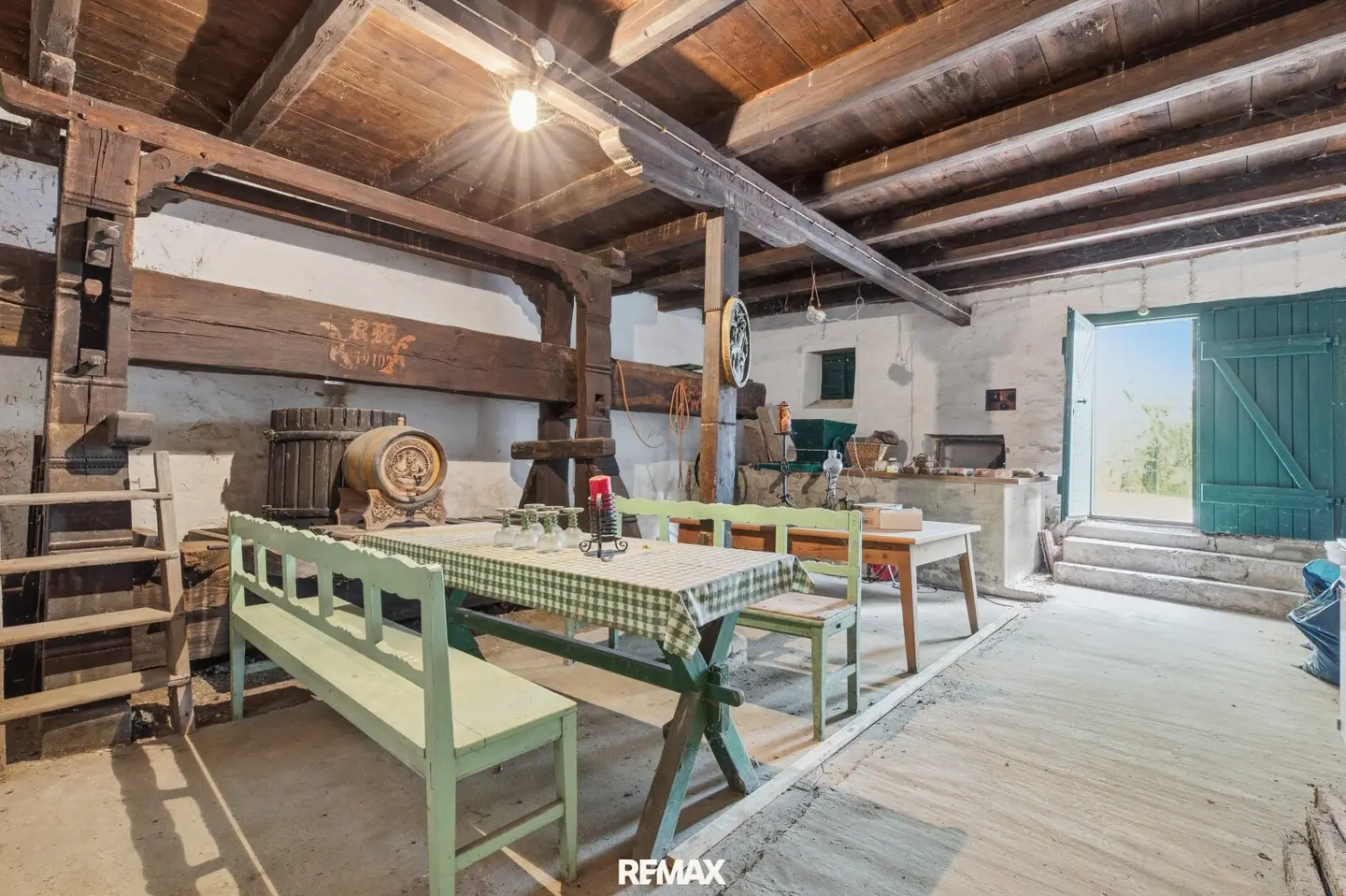 Weinpresshaus mit Kellerröhre und Erdkeller in Peigarten!