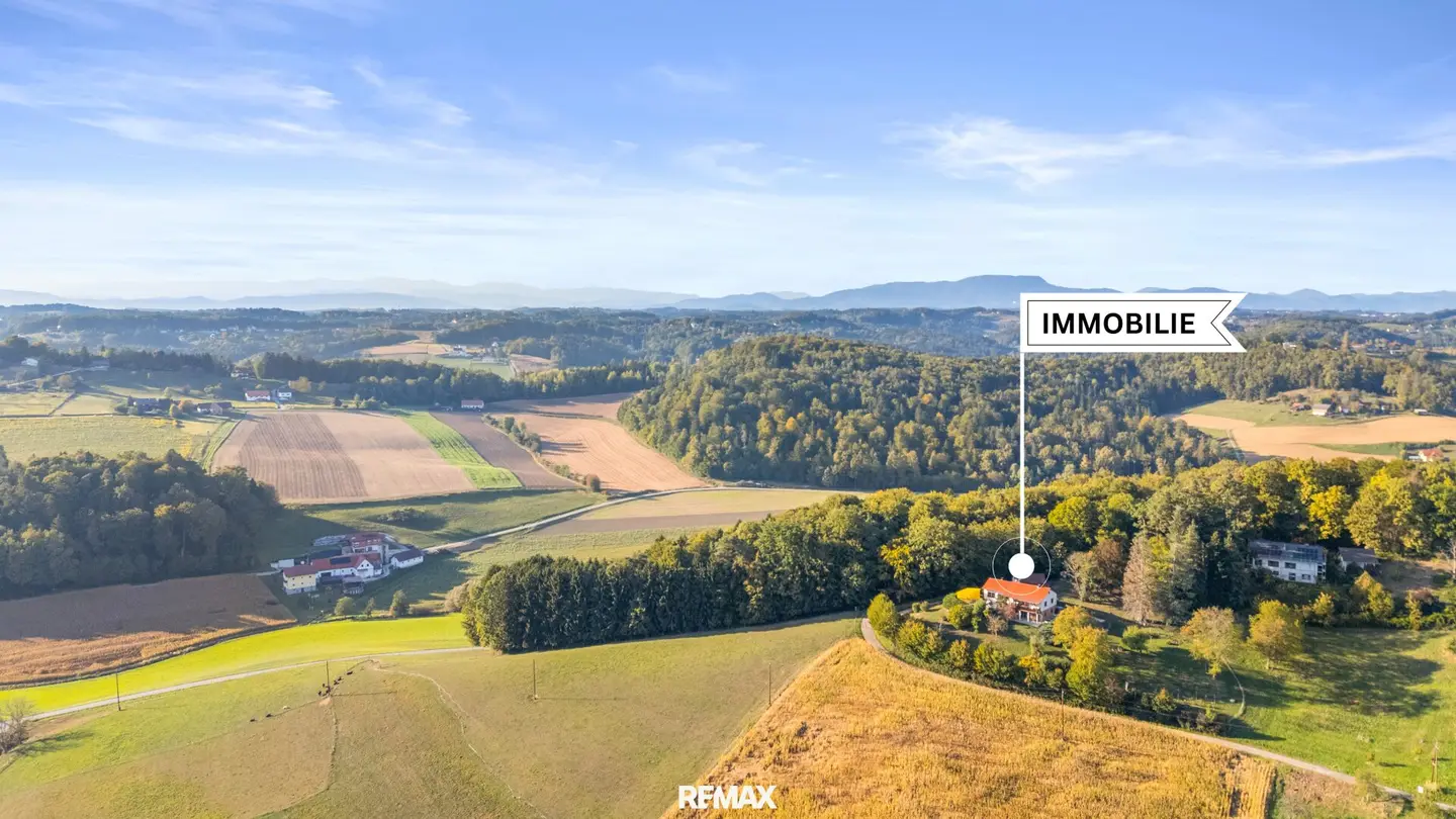 Your retreat in a quiet south slope location Full basement bungalow with approx 5,500 m² plot